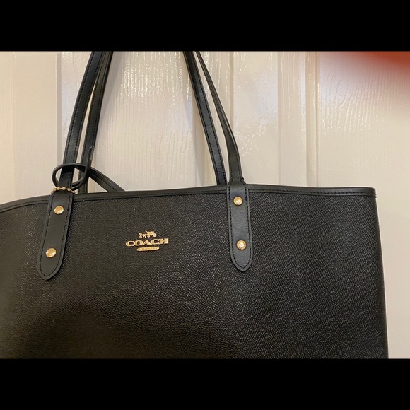 COACH REVERSIBLE PACMAN GAME TOTE with WRISTLET - Picture 3 of 7